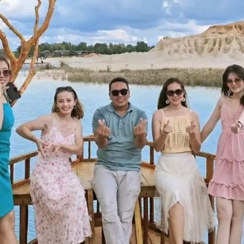 Guide with travelers on Bintan Full Day Tour Package A
