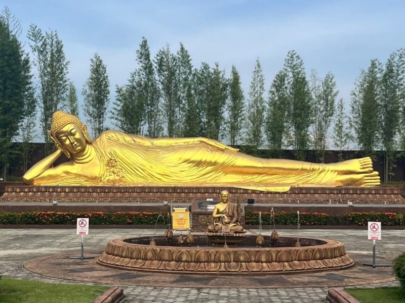 bintan-sleeping-buddha-statue