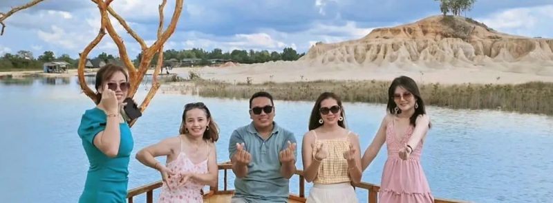 bintan-trip-tour-guide-with-guests