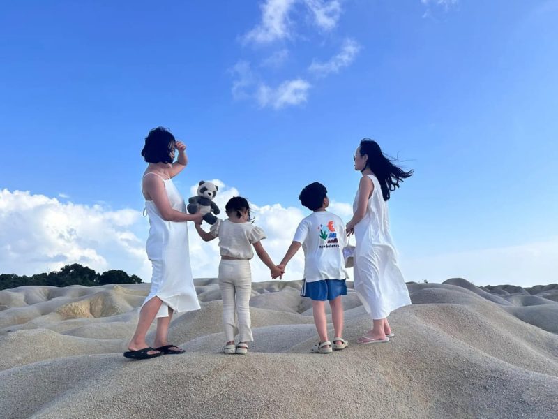 family-playing-in-the Bintan desert
